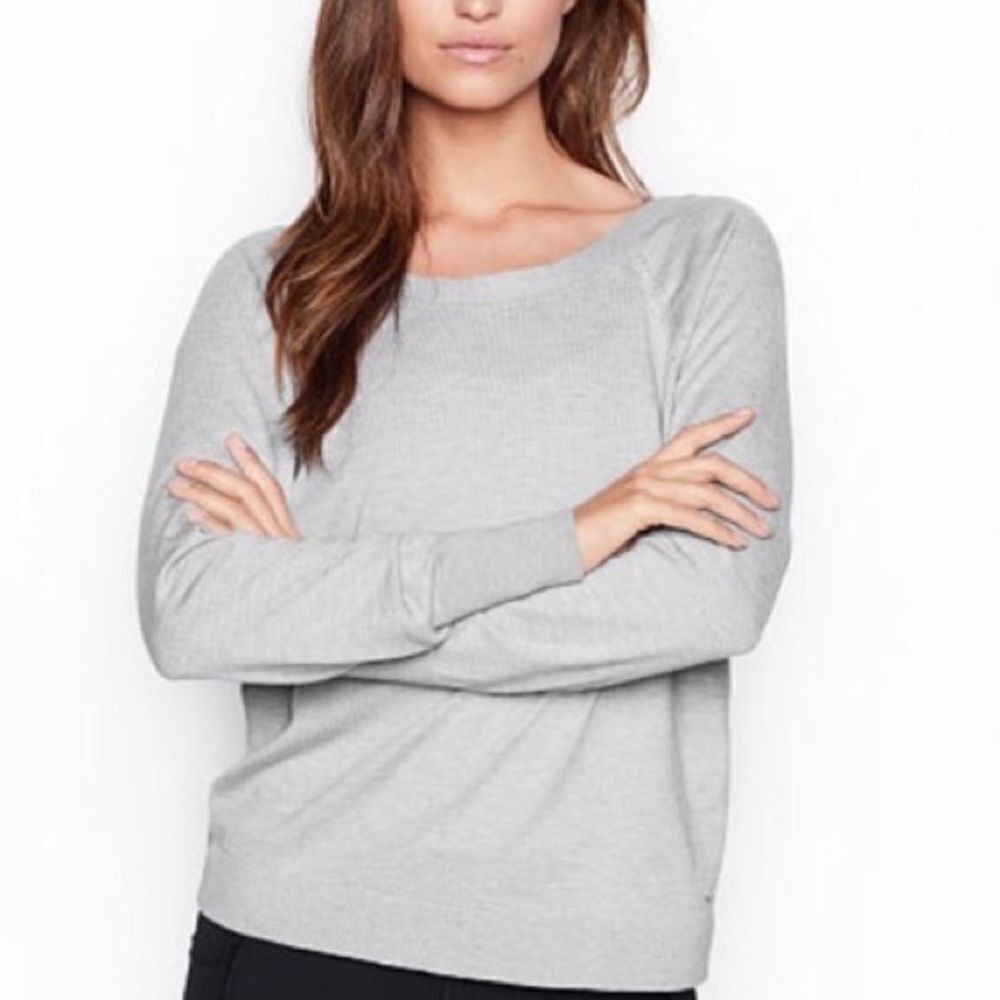 ✨HP✨VS Grey Crew Long Sleeve Lounge Tee✨